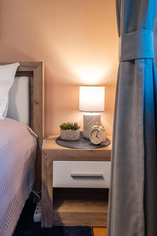 Cosy Green Apt Close To Macedonia Square Sofia Buitenkant foto